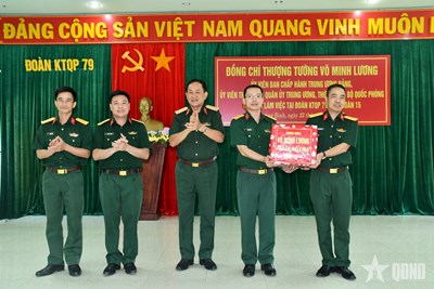 View - 	Thượng tướng Võ Minh Lương làm việc với Đoàn Kinh tế - Quốc phòng 79